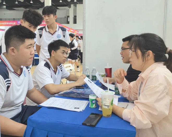 Kaiyun 开云广州市技师学院：168家企业提供6500岗位校园招聘会“火力全开”(图2)