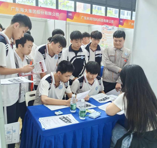 Kaiyun 开云广州市技师学院：168家企业提供6500岗位校园招聘会“火力全开”(图3)